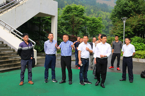 鹤溪小学.jpg